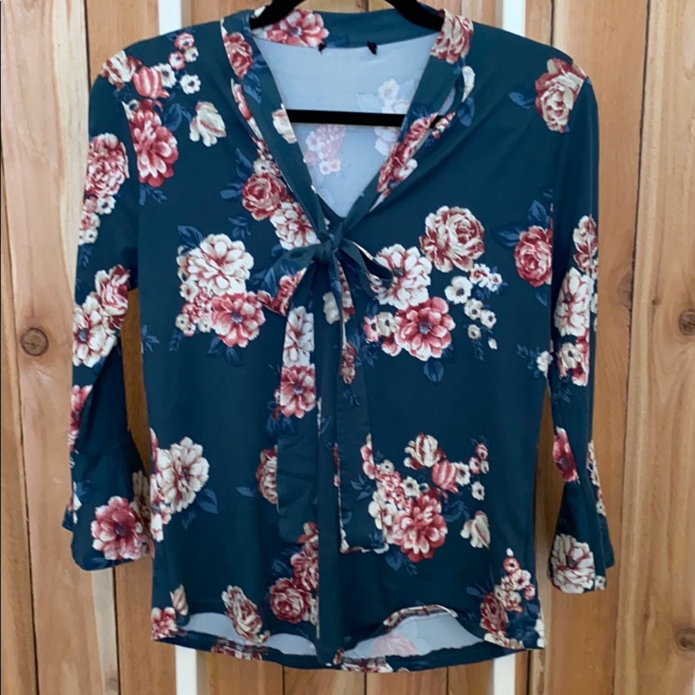 Mine Green Floral Blouse Ruffled sleeves